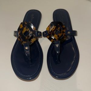 SIZE 7M, J.McLaughlin Women's Lucy Sandals with Tortoise Shell